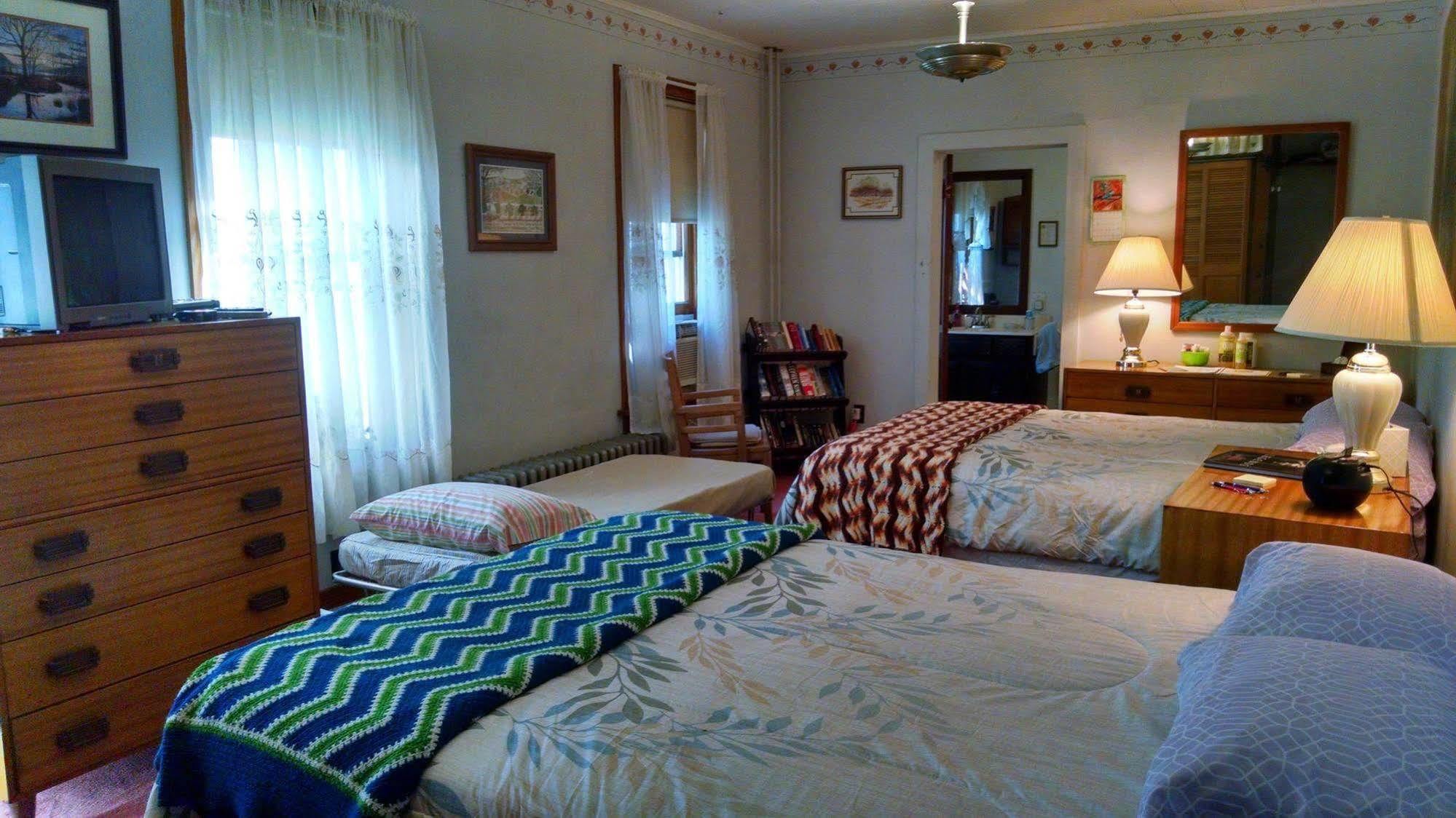 Fish & Loaves Bed And Breakfast Numidia Exterior foto