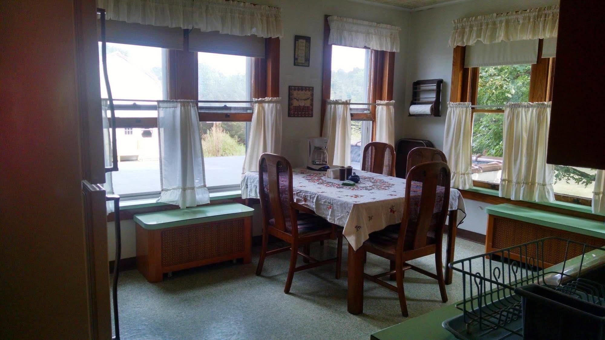 Fish & Loaves Bed And Breakfast Numidia Exterior foto